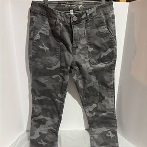 Women’s Seven utility ankle skinny Gray Camouflage Pants size 8 cotton spandex
